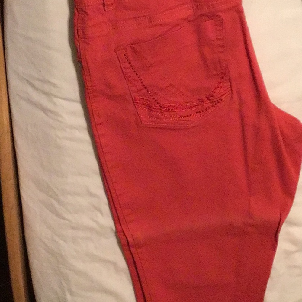 Capris - Picture 2 of 8